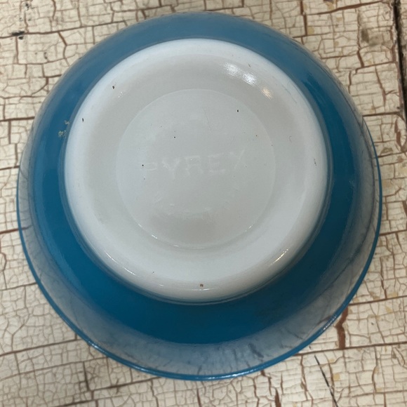 Pyrex Mixing Bowl - Picture 5 of 7